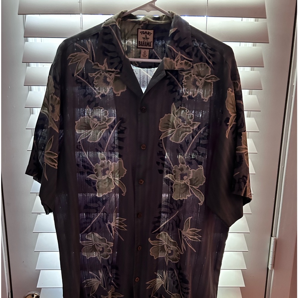 TOMMY BAHAMA Men’s shirt Sz Medium. Made of 100%silk. Worn very little.